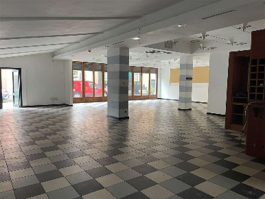 Foto Negozio in Via Argiroffo, Chiavari Centro di 260 m² in affitto