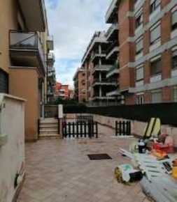 Foto Ufficio in Via delle Sirene 34, Roma Ostia Ponente di 166 m²