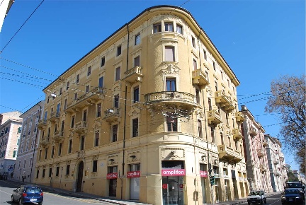 Foto Ufficio in Via Giannelli 36, Ancona Cavour di 430 m² con 12 locali