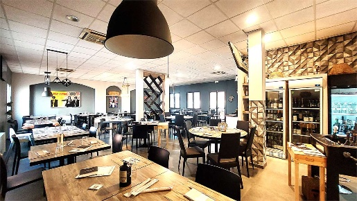 Foto Negozio in Via Montanara, Castelnuovo Rangone Centro di 400 m²