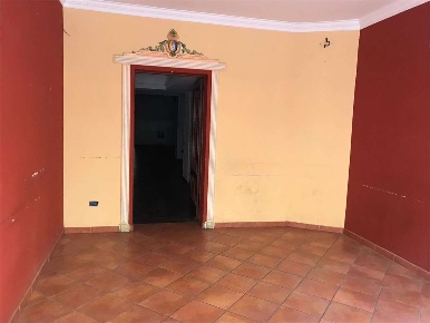 Foto Negozio in Via Garibaldi 37, Torgiano Centro di 80 m² con 3 locali