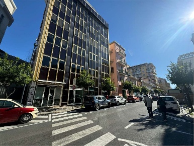Foto Negozio in via Giuseppe Mazzini 19, Battipaglia Centro di 112 m²