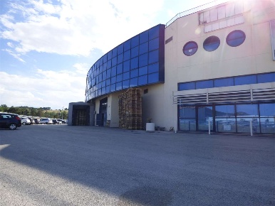 Foto Magazzino a Ancona di 1000 m² con 4 locali in affitto