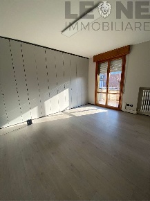 Foto Ufficio in Via Per Spilamberto, Vignola Centro di 80 m² con 3 locali