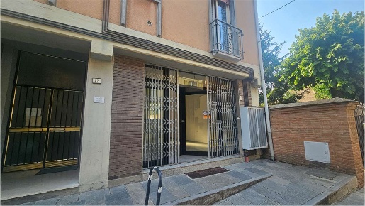 Foto Negozio in Resostenza 24B, Rubiera Centro di 56 m² con 1 locali