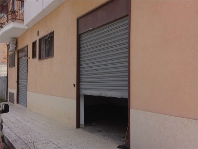 Foto Negozio in VIA VILLA VERDE, Cerignola Centro di 150 m² con 1 locali