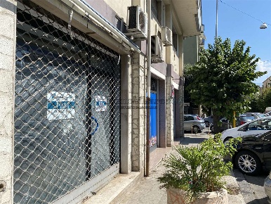 Foto Magazzino in Via Cattaneo, Cosenza Centro di 26 m² con 1 locali