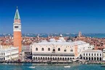 Foto Negozio in strada nuova, Venezia Santi Apostoli - San Canciano