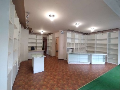 Foto Negozio in via roma 77, Saint-Vincent Centro di 100 m² con 1 locali