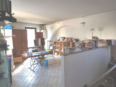 Foto Negozio a Fino Mornasco di 120 m² con 4 locali in vendita