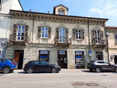 Foto Negozio in Via Vittorio Emanuele II 17, Chieri Centro Storico di 40 m²