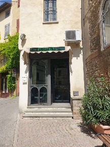 Foto Negozio a Castrocaro Terme e Terra del Sole di 40 m² con 2 locali