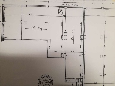 Foto Negozio a Modena di 334 m² in affitto