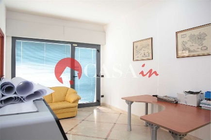 Foto Negozio in Via Trento 19/A, Sant'Agata di Militello Centro di 99 m²
