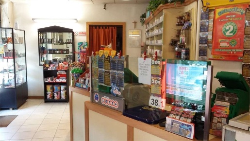 Foto Attività commerciale in Via Milano 3, Somma Lombardo Centro di 60 m²