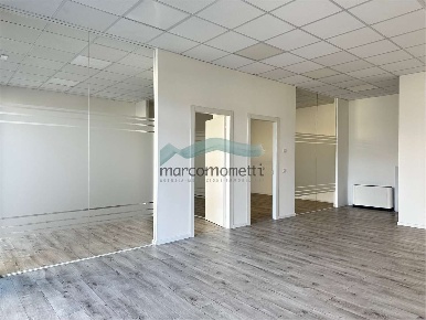 Foto Ufficio a Vittorio Veneto di 84 m² con 2 locali in affitto