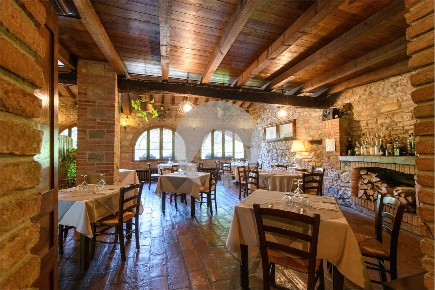 Foto Attività commerciale in Via Rio Torbido 10, Casina di 400 m²