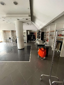 Foto Negozio a Frosinone di 125 m² con 2 locali in affitto