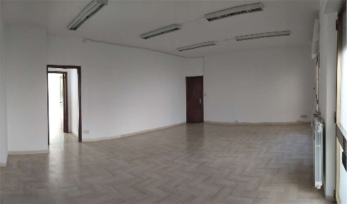 Foto Negozio in Via Colomba Antonietti, Perugia Madonna Alta - Prepo