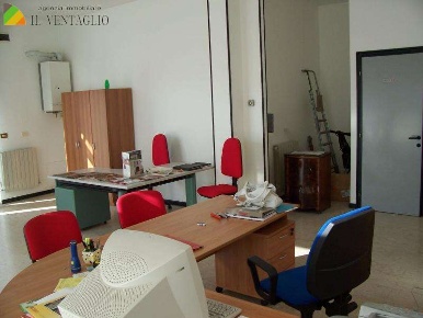Foto Negozio a Sassuolo di 50 m² con 1 locali in vendita