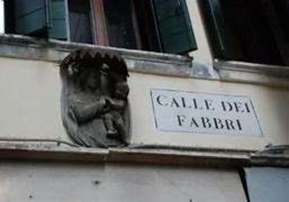 Foto Negozio in campo san luca, Venezia San Marco di 35 m² con 3 locali