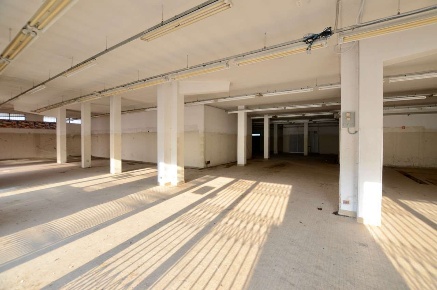 Foto Negozio in viale europa 3, Pisogne Centro di 500 m² con 1 locali