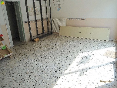 Foto Negozio a Sassuolo di 75 m² con 2 locali in vendita