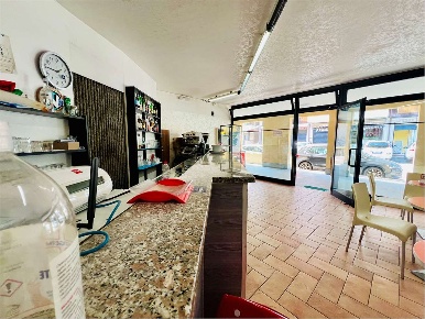 Foto Negozio in Piave, Sesto Calende Centro di 50 m² con 2 locali
