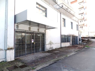 Foto Magazzino in VIALE MAZZINI  80, Frosinone Tribunale di 400 m²