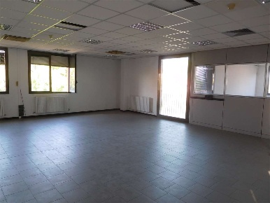 Foto Ufficio in Via Emilia Est, Modena Modena Est di 139 m² con 1 locali