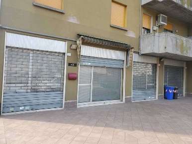 Foto Negozio in Via Giotto, Carpi Quartirolo - Meloni di 143 m² in vendita