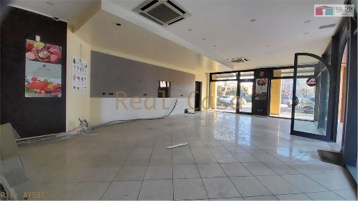 Foto Negozio in via malpighi, Modena Villaggio Zeta di 125 m² con 2 locali