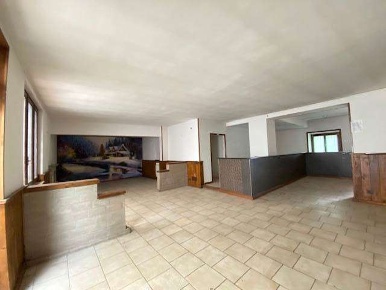 Foto Negozio in VIA VALSESIA  15, Biandrate di 170 m² con 5 locali