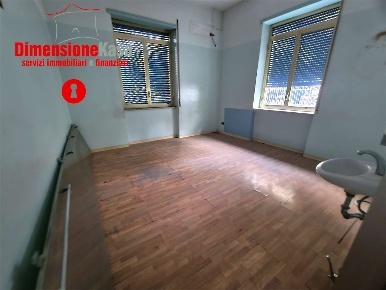 Foto Ufficio in via cimitile, Nola Centro di 110 m² con 5 locali in affitto