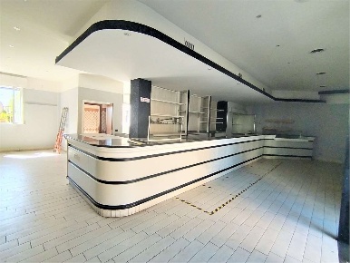 Foto Negozio in via Trieste  28, Muggiò Centro di 136 m² con 3 locali