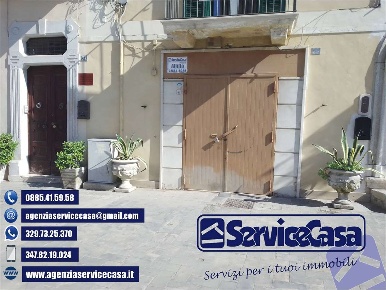 Foto Negozio in CORSO GRAMSCI, Cerignola Centro di 60 m² con 1 locali