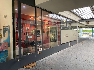 Foto Negozio in Via Statale  1071, Garlate di 65 m² con 2 locali in vendita