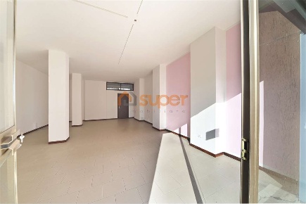 Foto Negozio in Viale Sacco e Vanzetti, Magione Centro di 56 m² in vendita