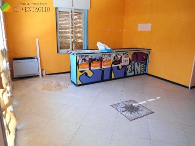 Foto Negozio a Sassuolo di 60 m² con 2 locali in affitto