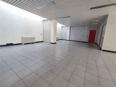 Foto Ufficio in Prolungamento via G. di Vittorio, Inzago Centro di 420 m²
