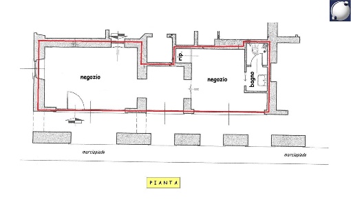 Foto Negozio in Via San Girolamo Emiliani, Merone Centro di 54 m²