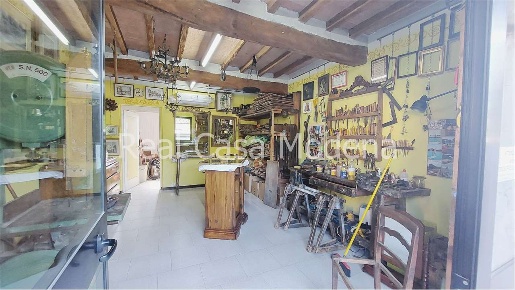 Foto Negozio in Via Giardini  1000, Modena Villaggio Zeta di 64 m²