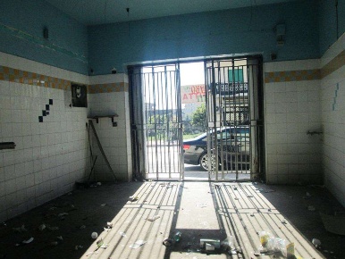 Foto Negozio in Via Domitiana, Mondragone di 50 m² con 1 locali in vendita