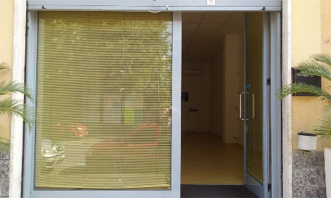 Foto Negozio in via Cavour 232, Senago di 50 m² con 1 locali in vendita