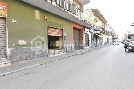 Foto Negozio a Brusciano di 80 m² con 2 locali in vendita