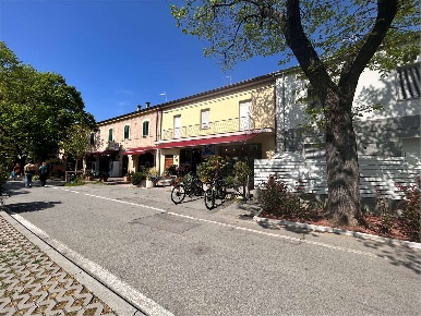 Foto Negozio in Viale Marini 13, Santarcangelo di Romagna Santarcangelo