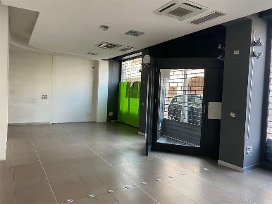 Foto Negozio a Novara di 90 m² con 1 locali in affitto