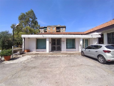 Foto Negozio a Frosinone di 250 m² con 8 locali in vendita