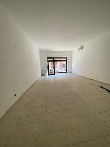 Foto Negozio a Pavia di 214 m² con 4 locali in vendita