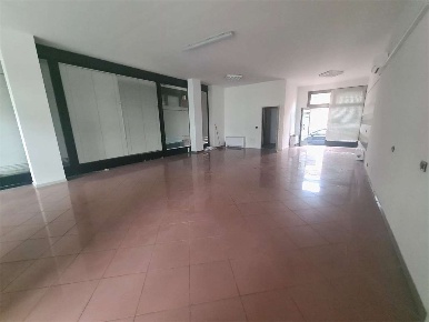 Foto Negozio in Matteotti, Rubiera Centro di 92 m² con 1 locali in vendita